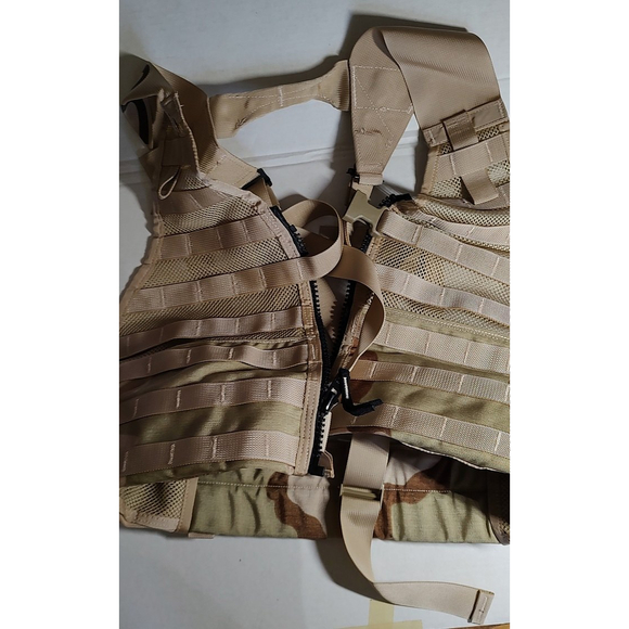 MOLLE II heavy duty US Military FLC load bearing vest - Picture 2 of 6